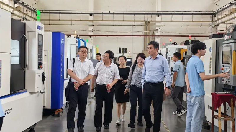 在选购设备时，应重点关注以下技术参数和认证：